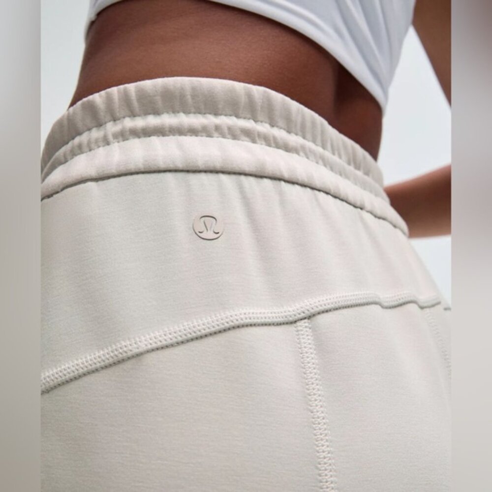 NWOT LULULEMON Softstreme High-Rise Pant- short - Picture 2 of 11